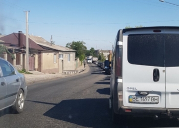 В Вознесенске предприниматели перекрыли трассу на Киев, требуя разрешить им торговать на рынке