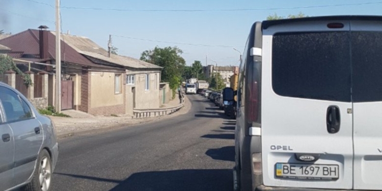 В Вознесенске предприниматели перекрыли трассу на Киев, требуя разрешить им торговать на рынке