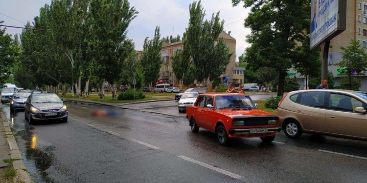 На Центральном проспекте сбили мужчину, который переходил дорогу в неположенном месте