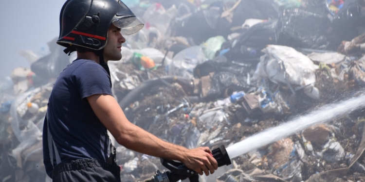 Масштабный пожар на свалке в Березанском районе продолжается уже более суток (ФОТО, ВИДЕО)