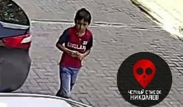 Малолетний хулиган поцарапал пять автомобилей в центре Николаева  (ФОТО)