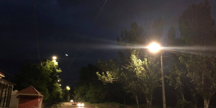 В Николаеве возле яхт-клуба осовременили освещение (ФОТО)