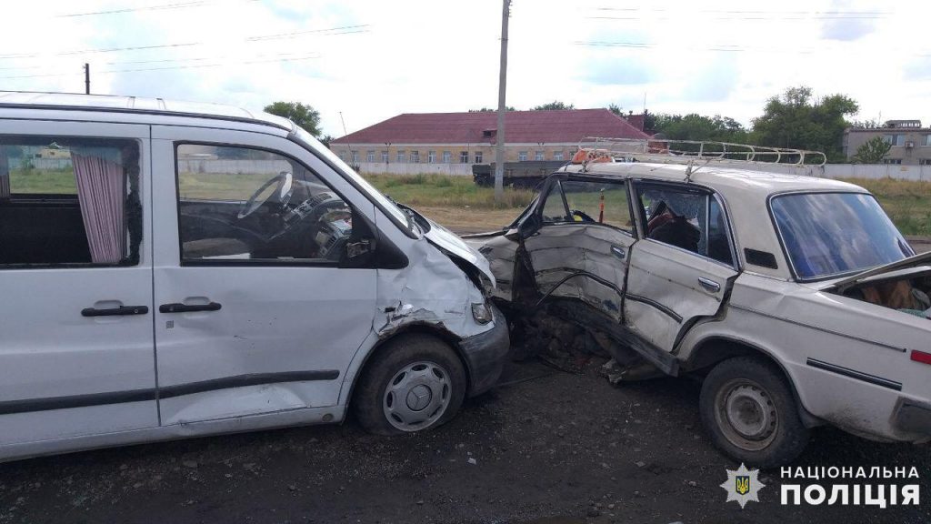 На Николаевщине несовершеннолетний водитель попал в аварию: кроме него, пострадали еще трое детей 1