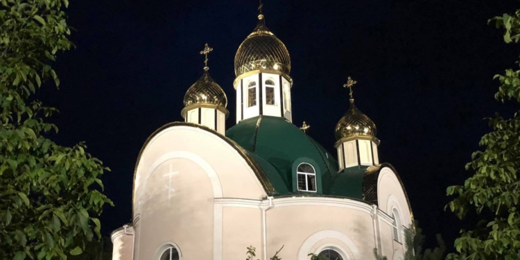 Более комфортно и безопасней по вечерам. На Спасском спуске старые лампы заменили на LED-светильники (ФОТО)