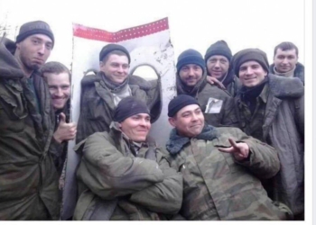 “Радостные лица и лайки”: офицер ВСУ показал, как боевики развлекались на обломках MH17 (ФОТО)