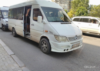 Водитель николаевской маршрутки выгнал бабушку за то, что она забыла пенсионное удостоверение
