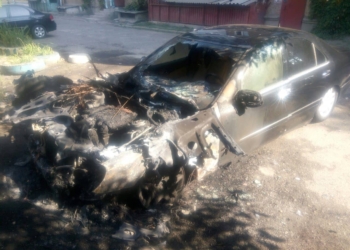 В Николаев сгорел припаркованный «Mercedes»