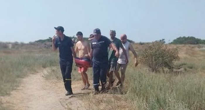 Спасатели доставили с Березани охранника, сломавшего позвоночник (ВИДЕО, ФОТО)