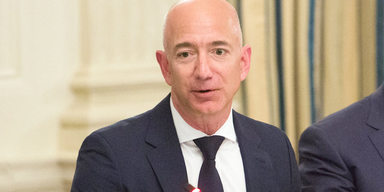 Самый богатый человек в мире официально стал холостяком