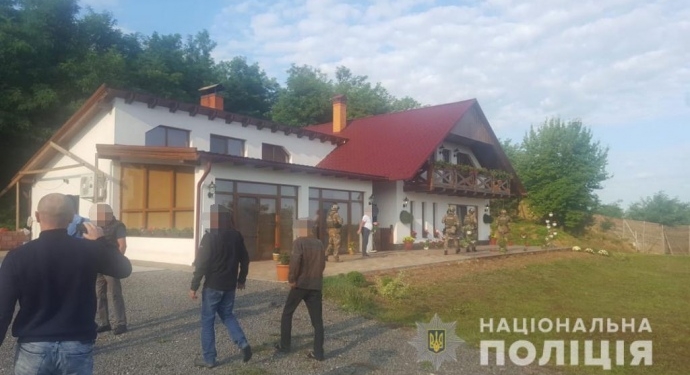 В Украине прошла первая спецоперация против подкупа избирателей. Задержаны учителя, врачи, правоохранители (ФОТО)