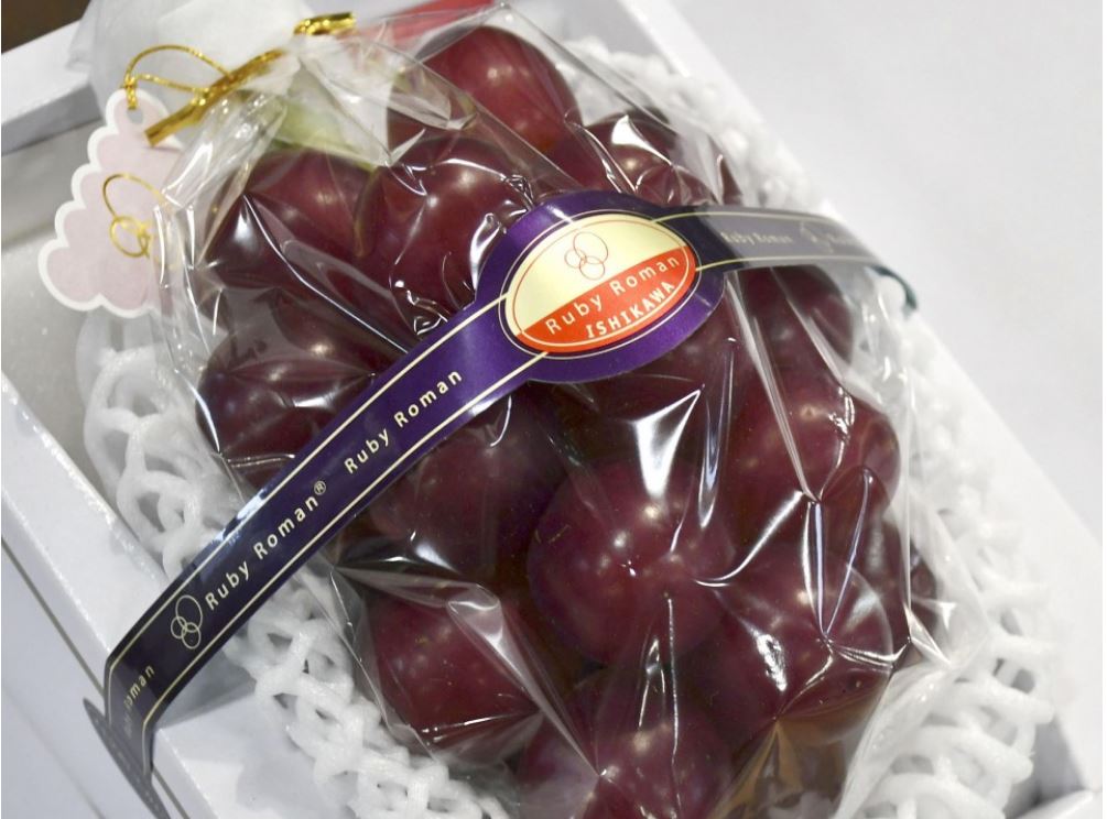 Суперстандарт. В Японии гроздь винограда продали за $11 тысяч (ФОТО) 3