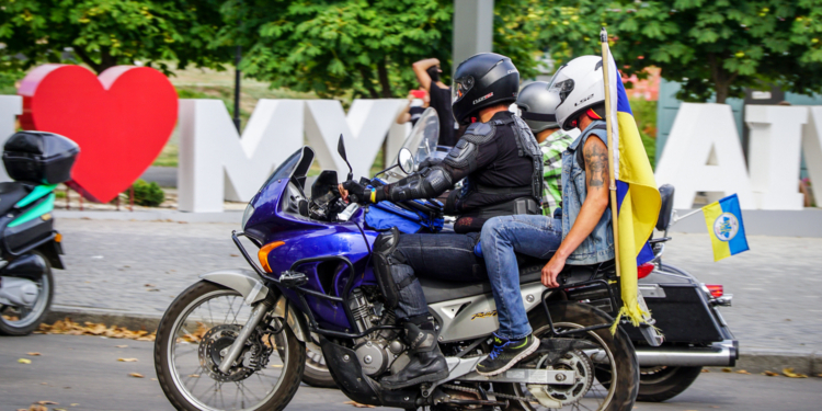 Десятки байкеров, проехав практически всю Украину с Мотопробегом Единства, сделали остановку в Николаеве (ФОТО, ВИДЕО)
