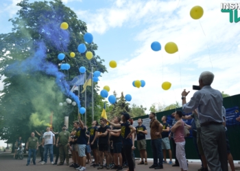 Николаевские националисты провели под стенами мэрии акцию, призвав не голосовать за «оппозиционеров» (ФОТО, ВИДЕО)