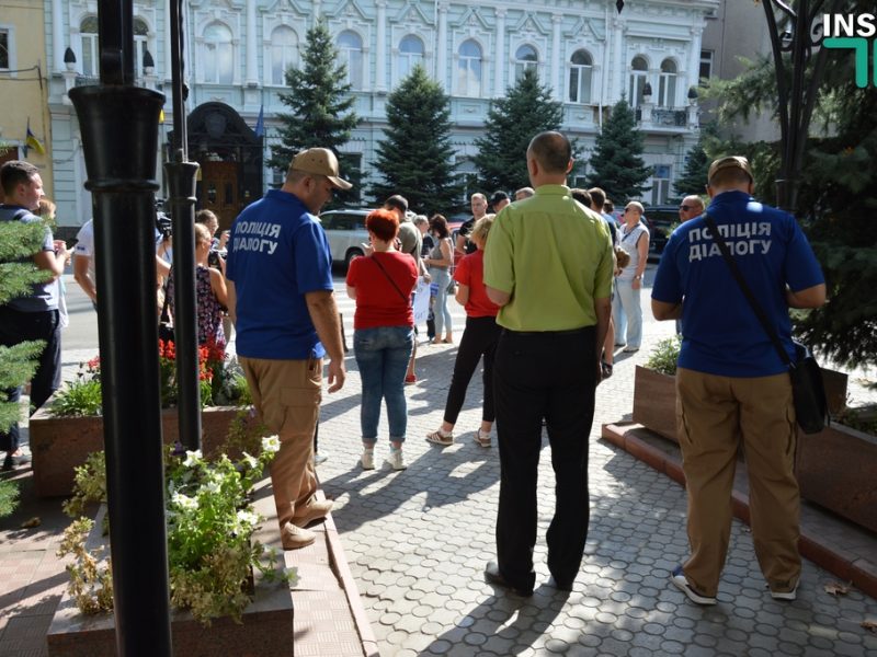 Николаевские активисты пикетировали прокуратуру, чтоб остановить строительство спорткомплекса в рекреационной зоне (ФОТО, ВИДЕО)