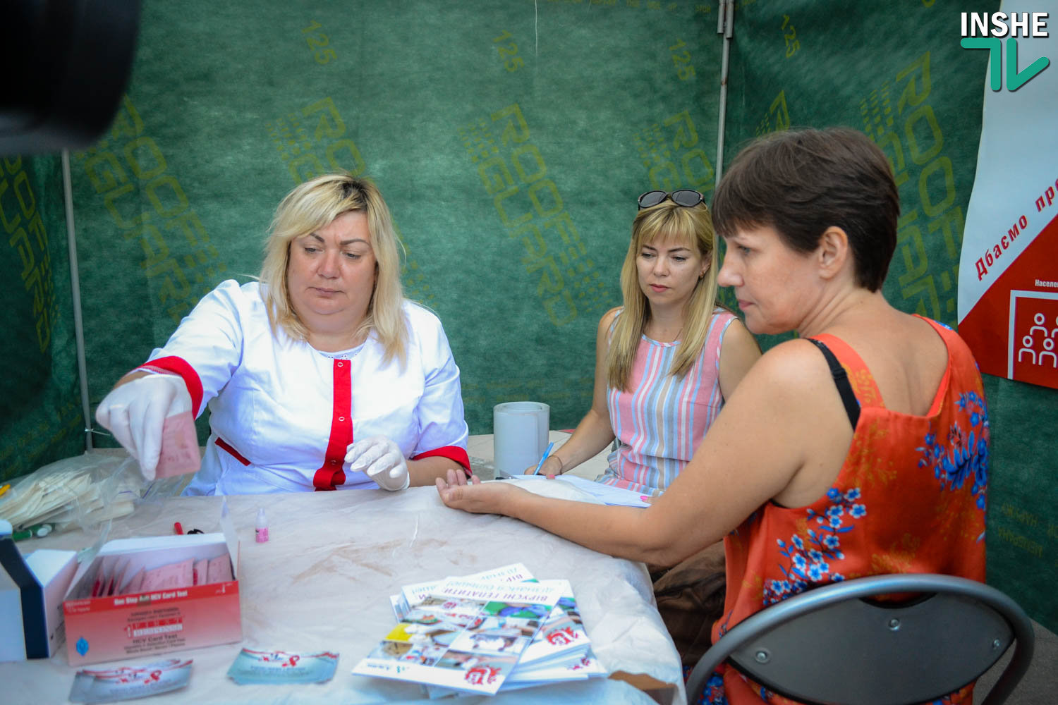 В Николаеве проходит акция по бесплатному тестированию на гепатит С – люди выстраиваются в очередь (ФОТО, ВИДЕО)