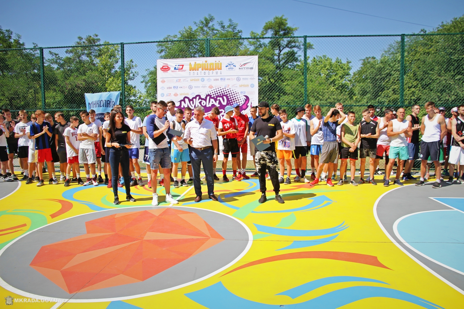 В Николаеве открыли первую в Украине баскетбольную площадку в стиле стрит-арт (ФОТО)