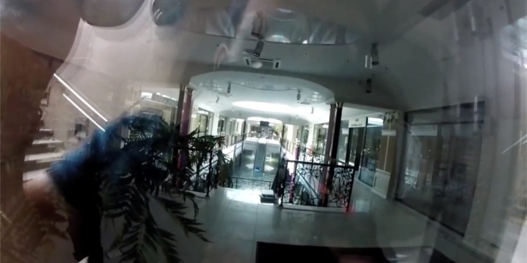 Оккупированный Донецк начало затапливать грунтовыми водами, элитный ТЦ наполовину ушел под воду (ВИДЕО)