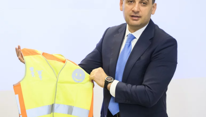 С 1 сентября ученики младших классов будут носить светоотражающие жилеты