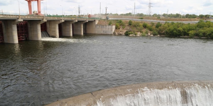 Больше половины речного стока Южного Буга сейчас обеспечивает сброс воды Александровского водохранилища. Но надолго ее не хватит