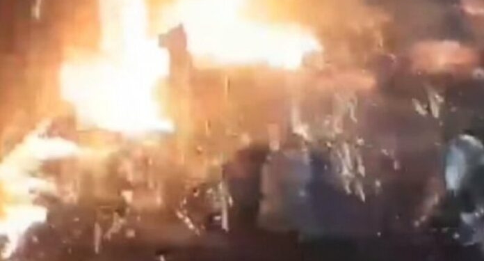 На Азовстали две тысячи тонн чугуна вылились в цех (ВИДЕО)