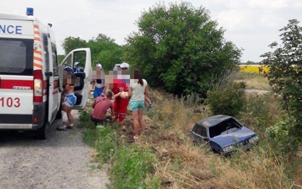 Сегодня под Николаевом ВАЗ въехал в группу подростков на велосипедах (ФОТО)