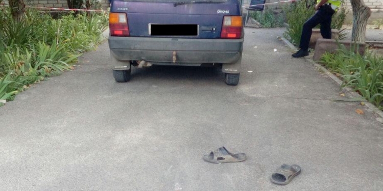 В Николаеве пенсионер, попавший под колеса автомобиля, умер в машине “скорой”