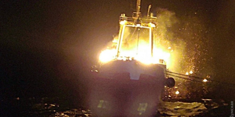 На загоревшимся у берегов Мавритании траулере «Иван Голубец» погибли двое моряков