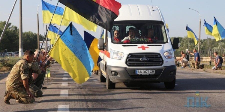 В Херсоне прощаются с военным медиком, погибшей на Донбассе (ВИДЕО)