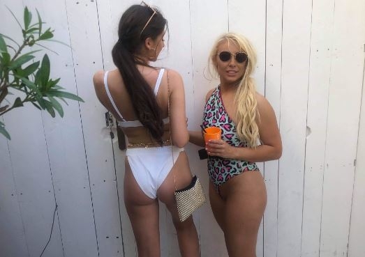 Слава пришла внезапно: только после жалобы в соцсетях на “неправильный купальник” девушка узнала, что перепутала верх и низ обновки