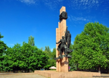 В Николаеве исполком снова не принял решение по памятнику Ленинскому комсомолу (ВИДЕО)
