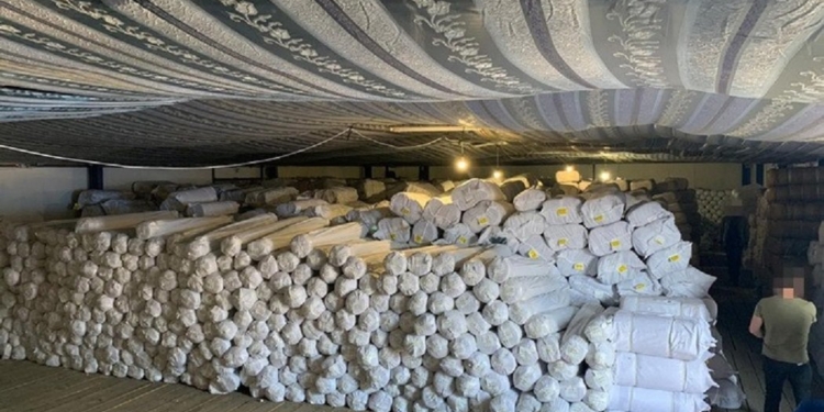 СБУ и ГПУ провели спецоперацию против контрабанды в морпортах – изъяли 900 тонн ширпотреба (ФОТО, ВИДЕО)