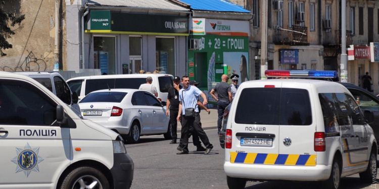 Полиция после штурма освободила двух заложниц в Одессе: преступник требовал миллион долларов и вертолет (ФОТО)