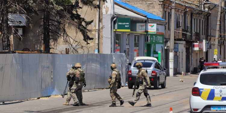 Полиция после штурма освободила двух заложниц в Одессе: преступник требовал миллион долларов и вертолет (ФОТО)