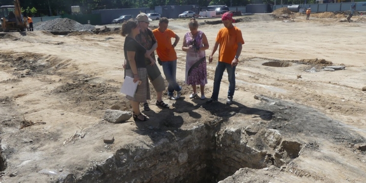 Специалисты предлагают сохранить археологические находки под Соборной площадью (ФОТО)