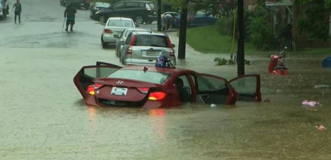 Непогода в Вашингтоне: дождь затопил дороги, метро и Белый дом (ФОТО, ВИДЕО)