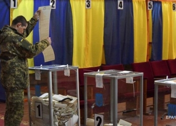 В Украине открылись избирательные участки