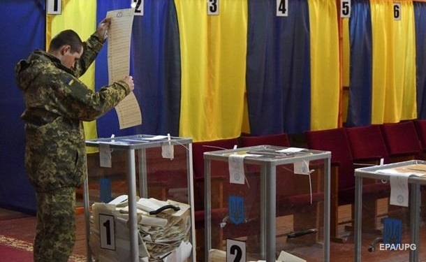 В Украине открылись избирательные участки
