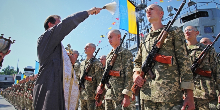 Николаев отмечает День ВМС: с военным парадом, торжественной присягой новобранцев и выставкой военной техники (ФОТО)