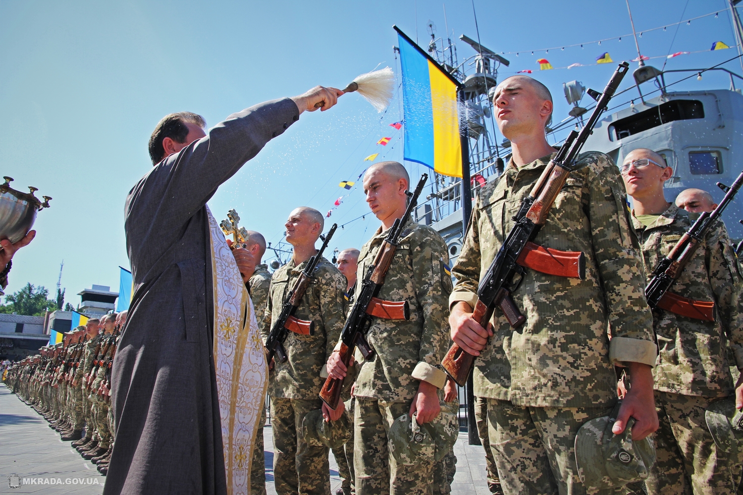 Николаев отмечает День ВМС: с военным парадом, торжественной присягой новобранцев и выставкой военной техники (ФОТО)