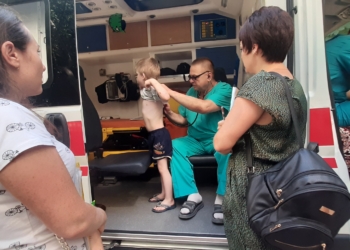 В Николаеве соцслужба изъяла ребенка у матери, которая оставила его у чужих людей, а сама отправилась пить и бродяжничать (ФОТО)