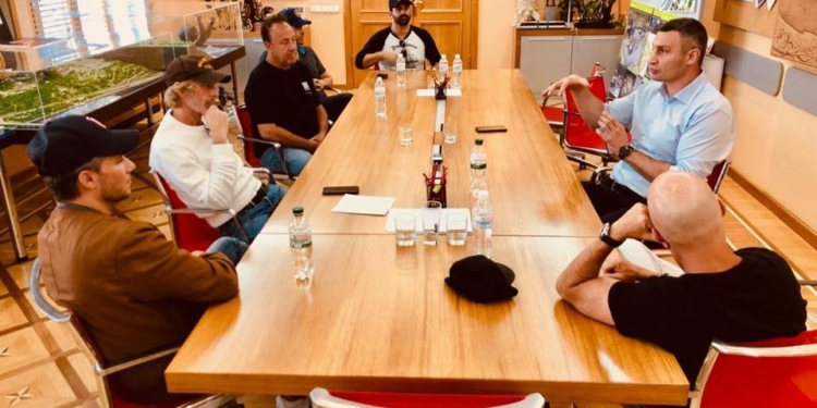 В Киев приехал голливудский режиссер Майкл Бэй