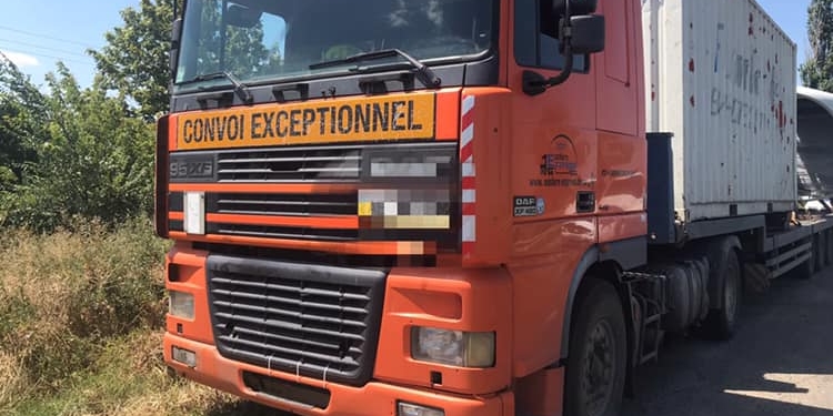 Грузовик с неизвестным опасным веществом на Николаевщине: жидкость взята на анализ, а транспортное средство задержано (ФОТО)