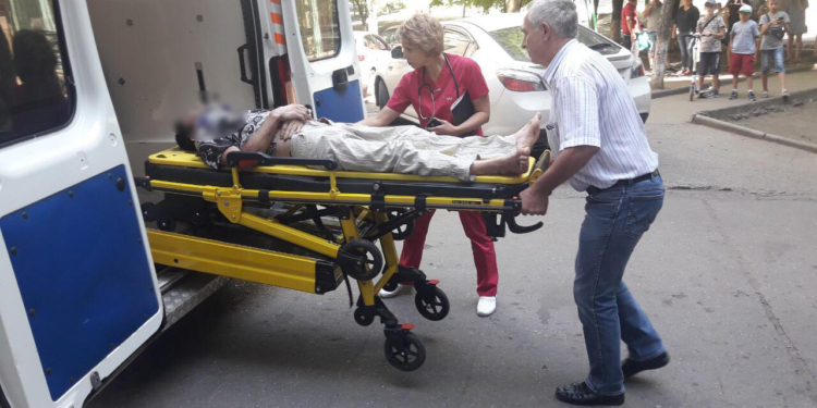 В Южноукраинске из окна многоэтажки выпал 39-летний мужчина (ФОТО)