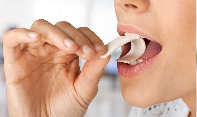 В Индии мужчина развелся с женой из-за ее отказа от предложенной им жевательной резинки