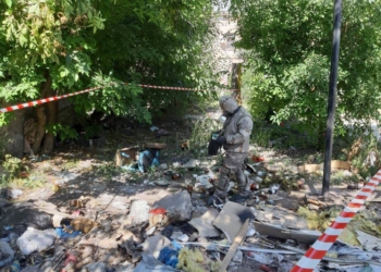 В Николаеве на месте разобранного гаража дети нашли серную кислоту – трое получили ожоги (ФОТО)