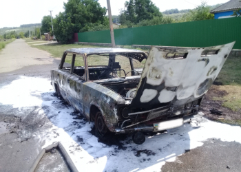 На Николаевщине спасатели тушили легковушку и полуприцеп грузовика, загоревшиеся прямо на ходу (ФОТО)
