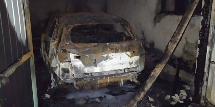 На Николаевщине сгорел гараж с Mitsubishi АSX (ФОТО)