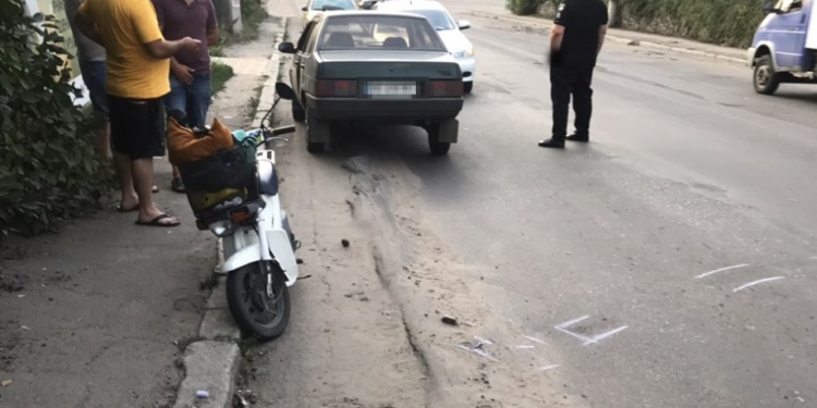 В Первомайске столкнулись мопед и легковушка – пострадали пенсионерка и ее 11-летний внук (ФОТО)