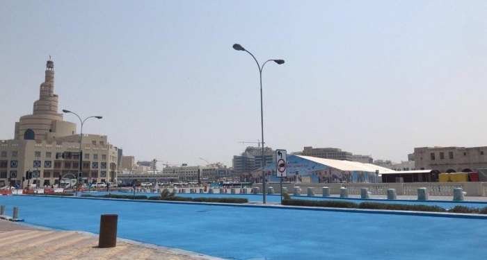 Черный слишком горячий. В Катаре перекрасили асфальт, чтобы был холоднее (ФОТО)