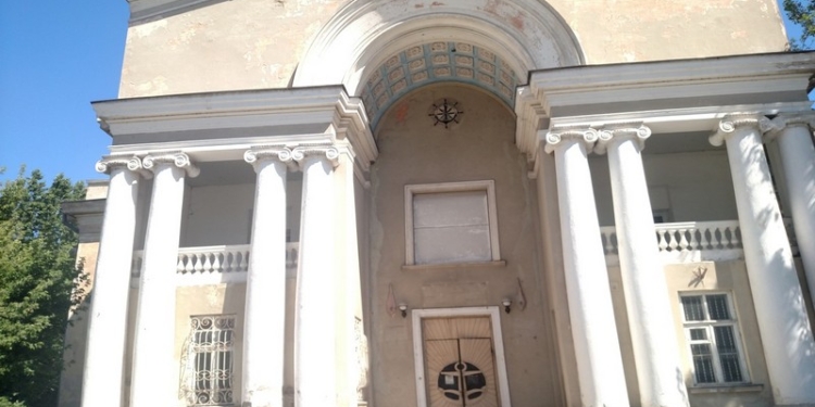 Цена бывшего культурного центра морпорта в Николаеве на ProZorro.Продажі выросла на 10 000 процентов